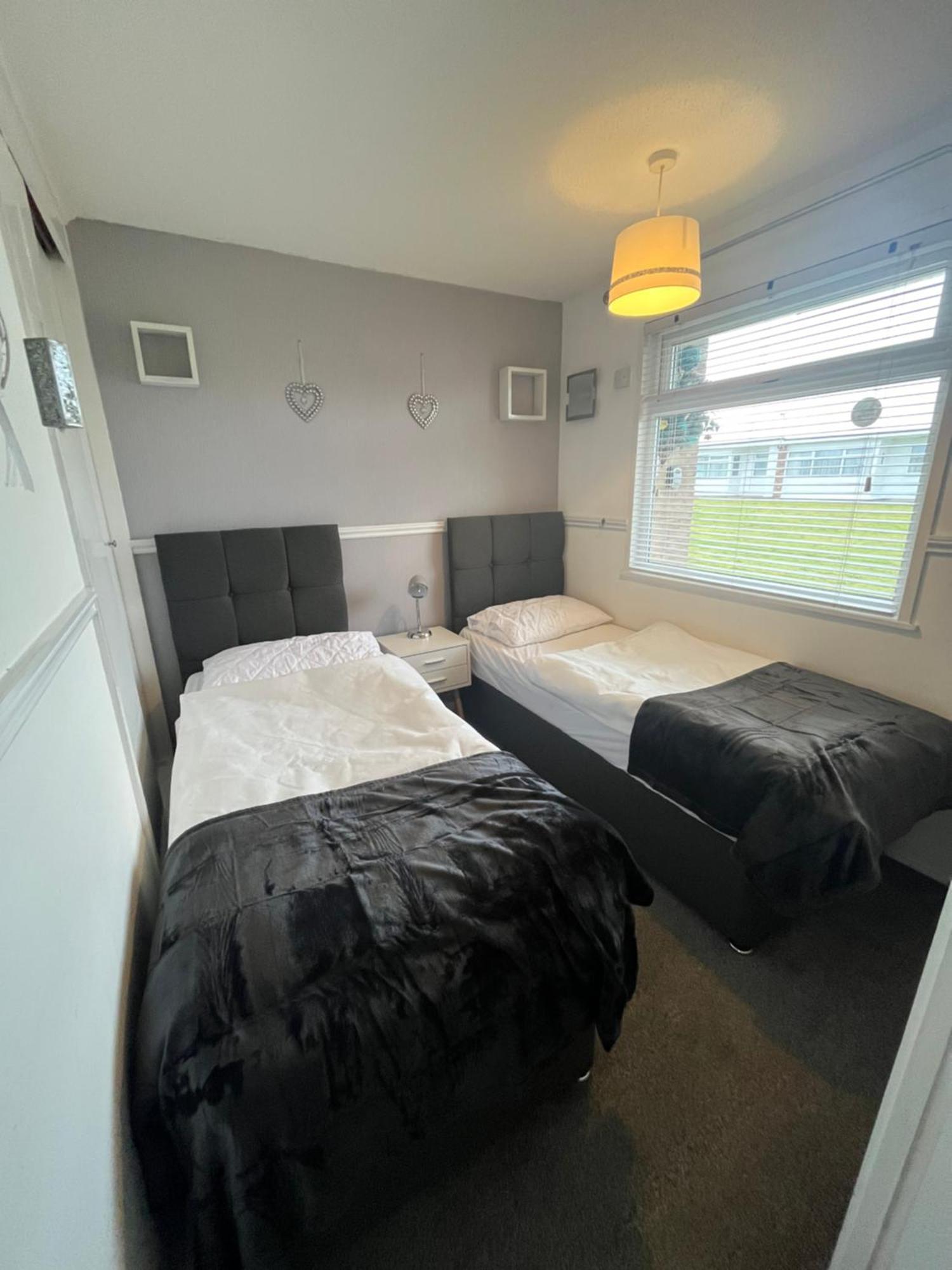 Lazy Dayz, Chalet 179, Hemsby - Two Bed Chalet, Sleeps 4, Pet Free, Close To Beach Exterior foto